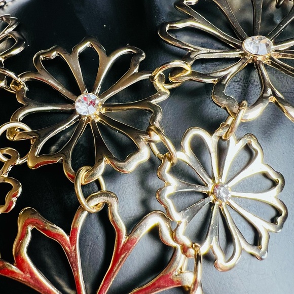 Delicate Flower Inspired Gold Tone & Clear Rhinestones Beaded Chain Necklace - Picture 2 of 5